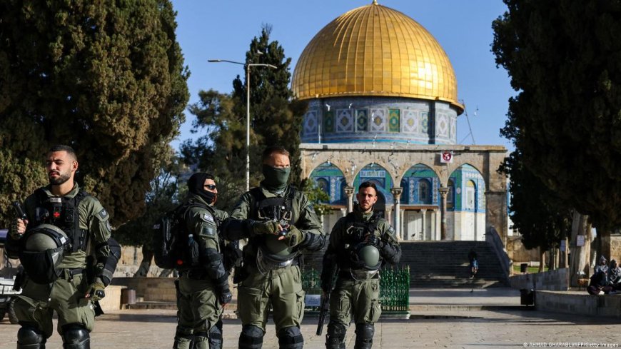 העימותים בין שוטרים למתפללים באל-אקצא; לפחות שישה פלסטינים נפצעו