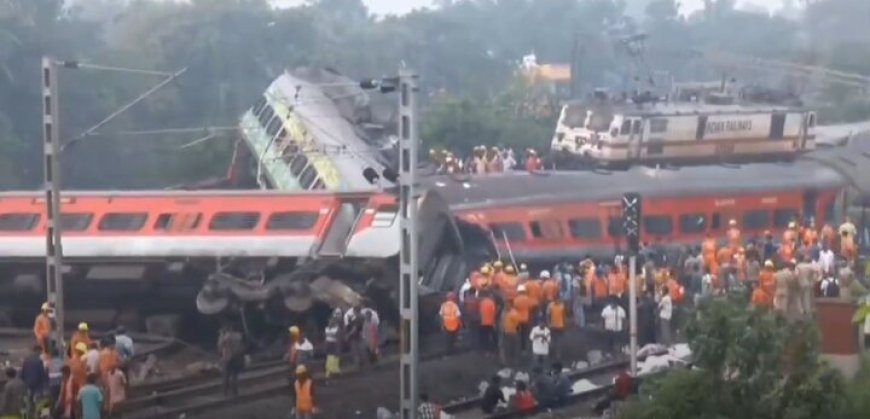 תאונה קטלנית בהודו: למעלה מ-200 הרוגים ו-900 פצועים בהתנגשות רכבות