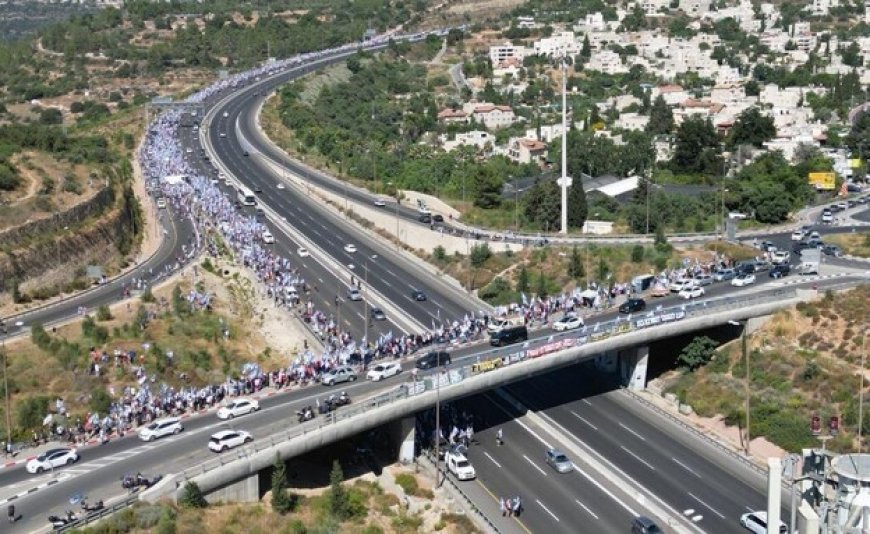 עולים לכנסת: צעדת המחאה נגד המהפכה המשפטית נמשכת