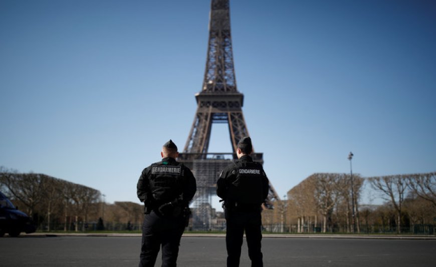 בהלה בפריז: מגדל אייפל פונה מחשש למטען במקום