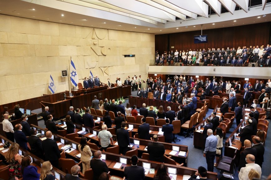 סקר מנדטים: מה יקרה אם גדי איזנקוט יחליף את בני גנץ?